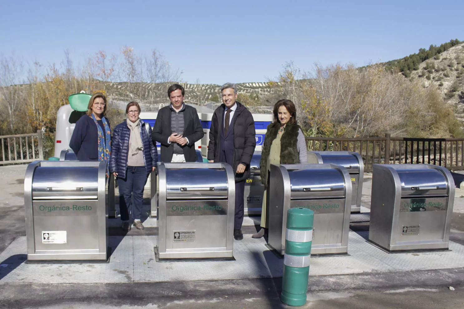 El alcalde de Lucena, Aurelio Fernandez, junto a Andrés Lorite y miembros de la corporación y la alcaldesa pedánea de Jauja