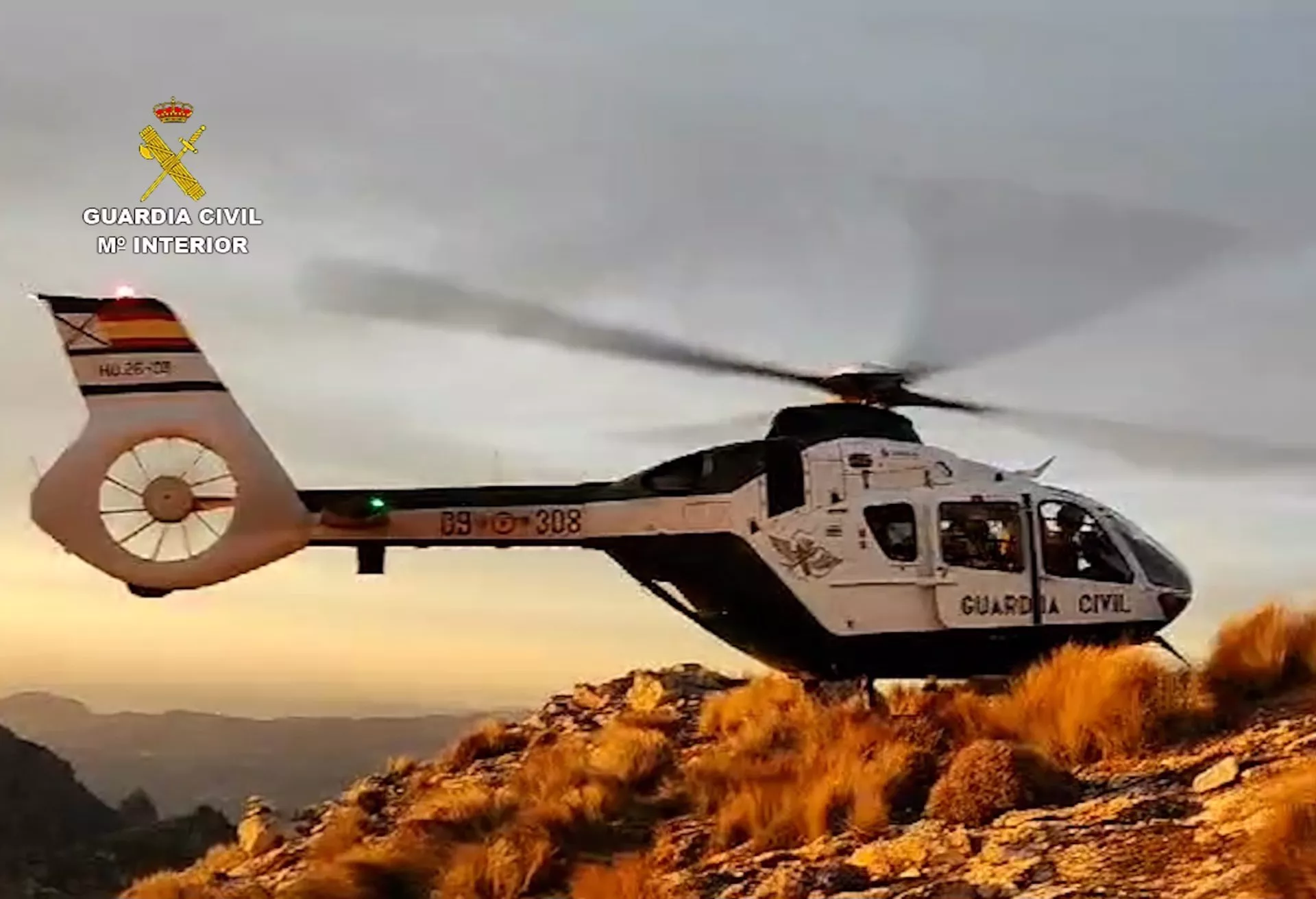 Un helicóptero del grupo ROCA de la Guardia Civil