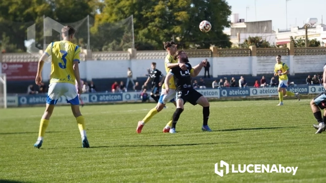 Un lance del partido entre Coria y Ciudad de Lucena. Foto: Antonio Dávila