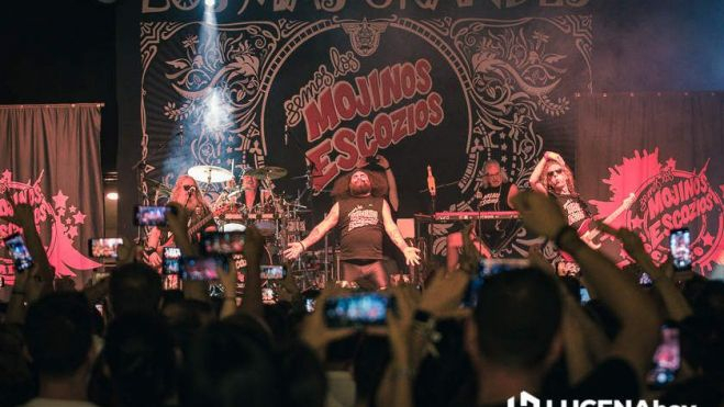 GALERÍA: Miles de personas disfrutaron este sábado de Feria del Valle del concierto de Mojinos Escozíos en la Caseta Municipal